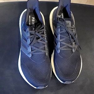 Adidas Shoes / Like New